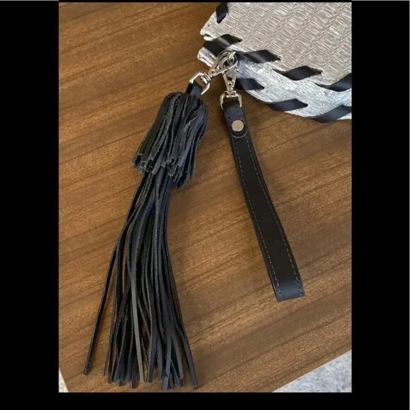 Poolside BagsSmall Metallic Raffia Clutch - Picture 3 of 12